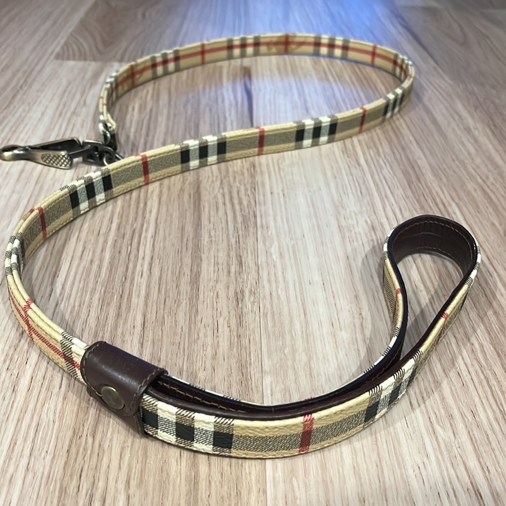 Burberry leather Dog leash! - Picture 3 of 9